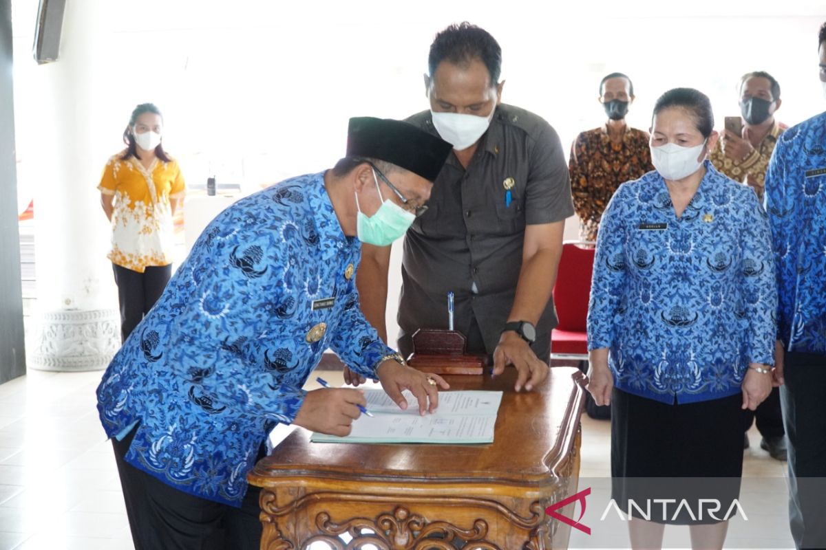 Kepala sekolah Kabupaten Bengkayang diminta berinovasi dan adaptif