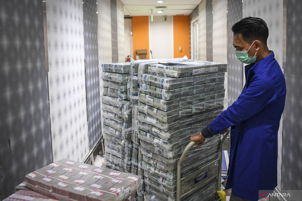 Indonesia's forex reserves fall to US$130.8 billion in September