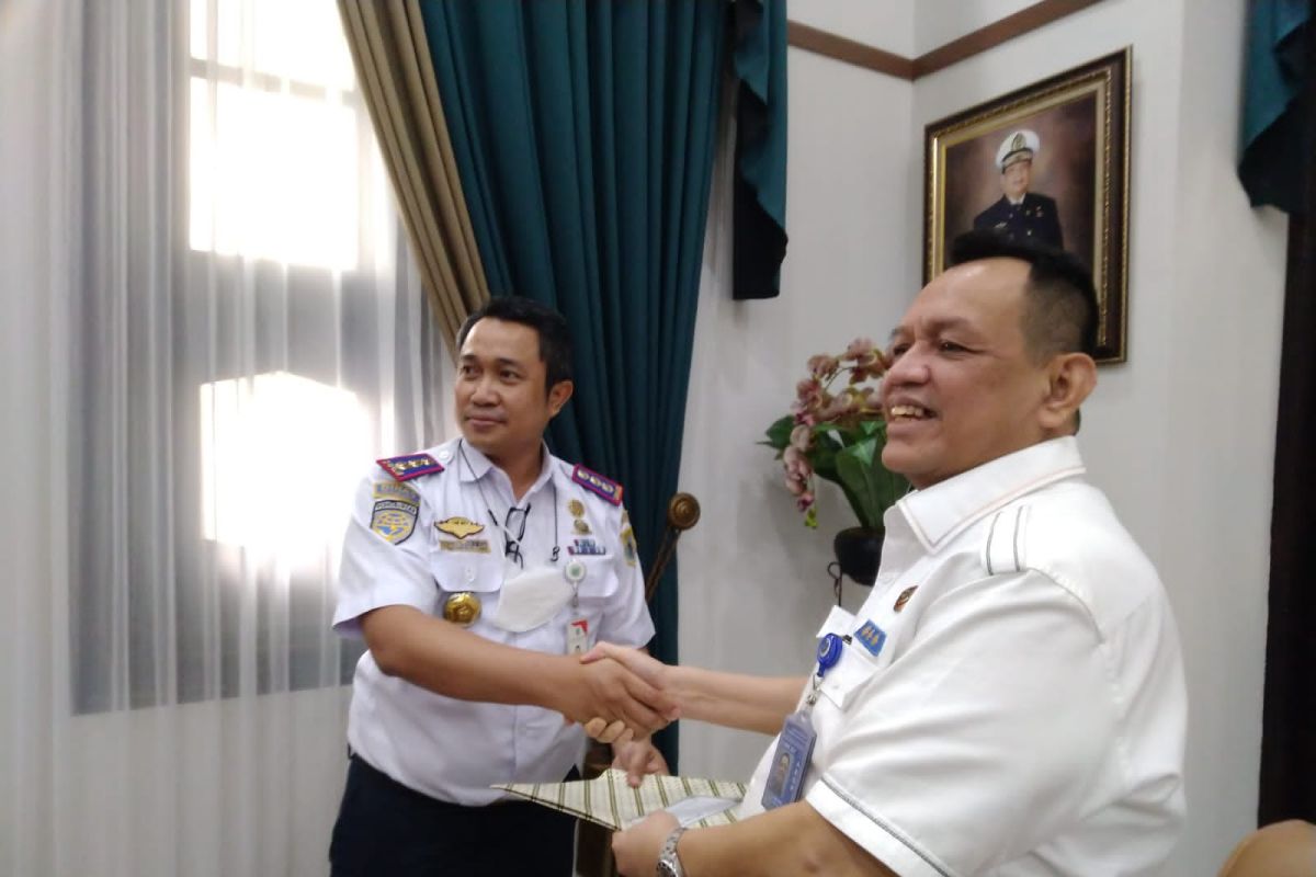 Dishub Paser serahkan dokumen pembangunan bandara