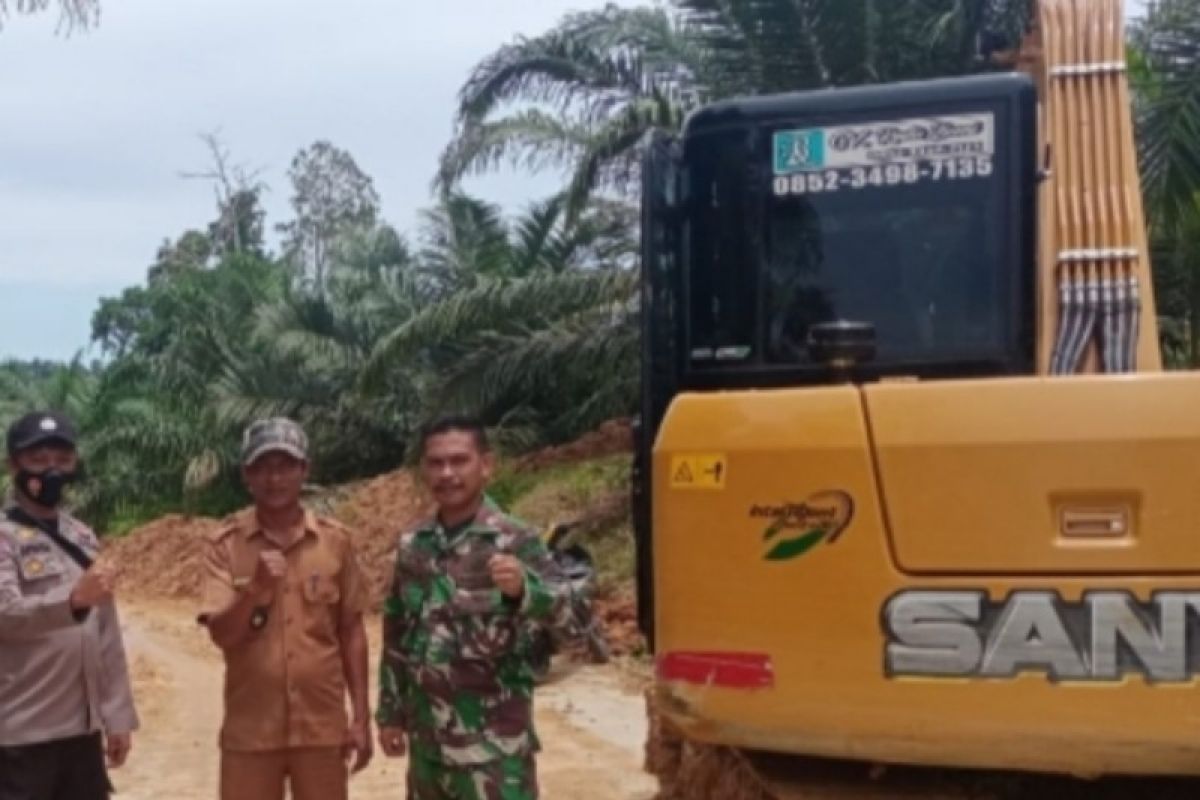 Timbunan material longsor di tiga desa Mamuju Tengah telah ditangani