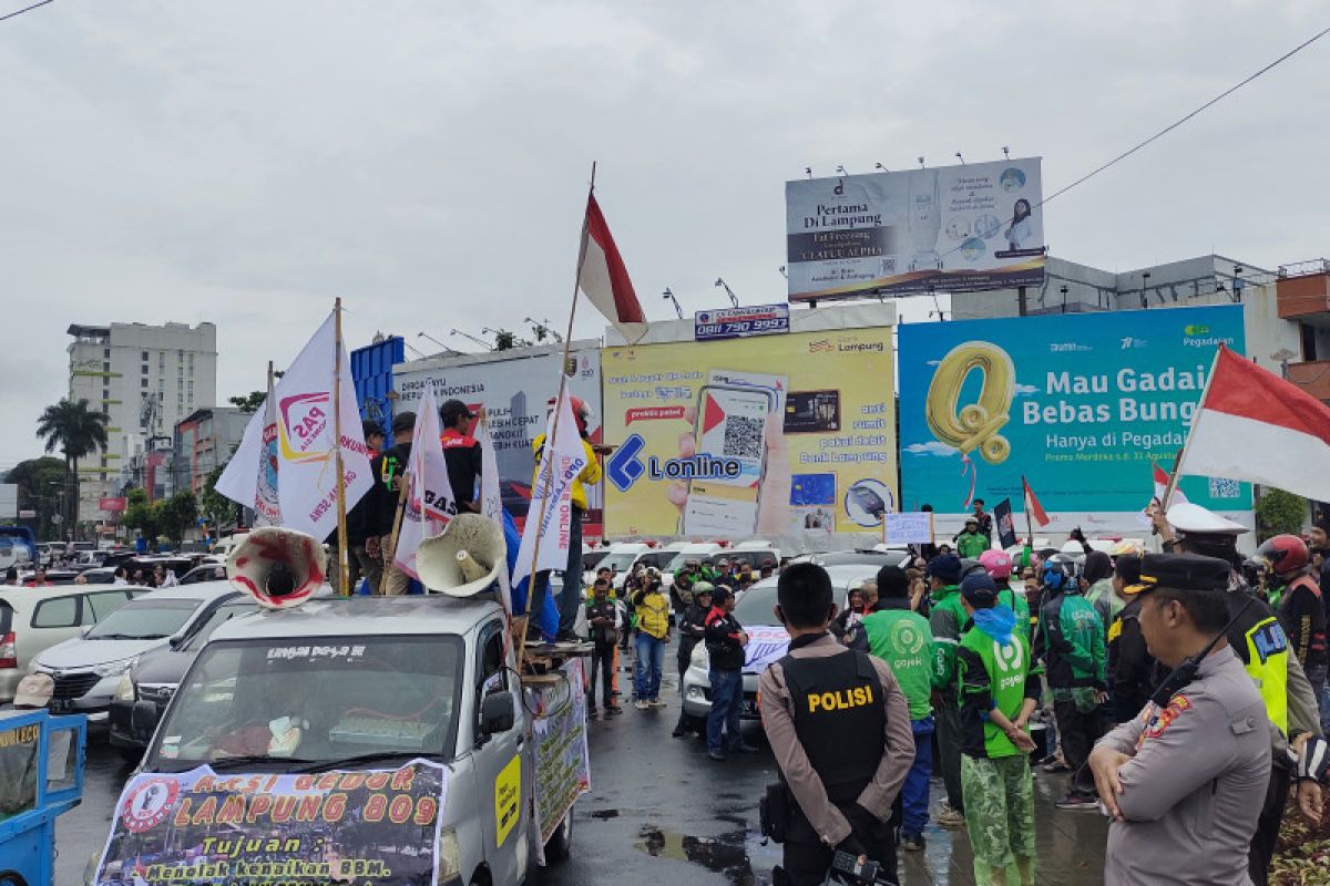 Seratusan ojol di Bandarlampung aksi damai tolak kenaikan harga BBM