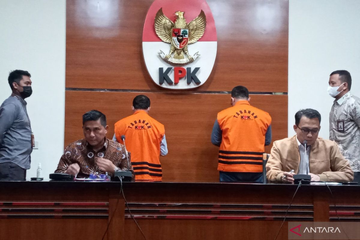 Dua tersangka kasus suap di Mamberamo Tengah ditahan KPK