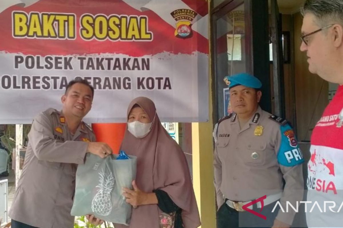 Polisi di Banten Gelar Baksos Sasar Ojek Daring dan Warga Kurang Mampu