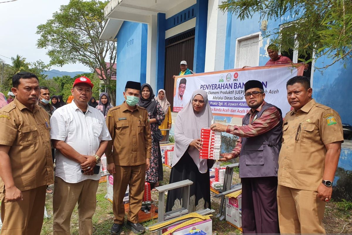 Warga Aceh diberikan bantuan modal usaha dampak kenaikan BBM