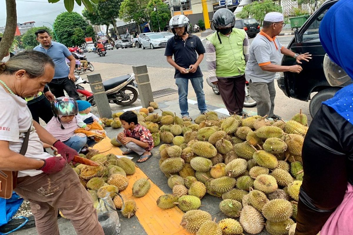 Durian serbu Kota Jambi