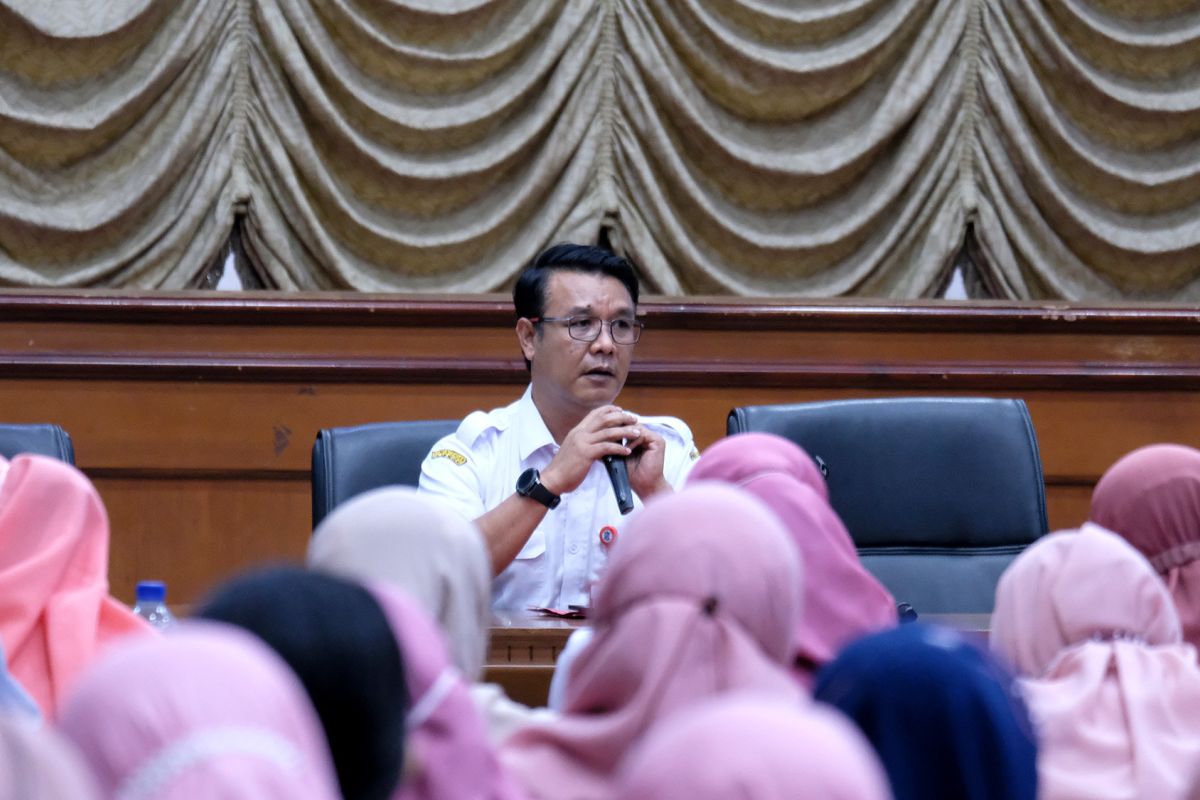 Guru SMP negeri dan swasta di Surabaya dibekali literasi digital