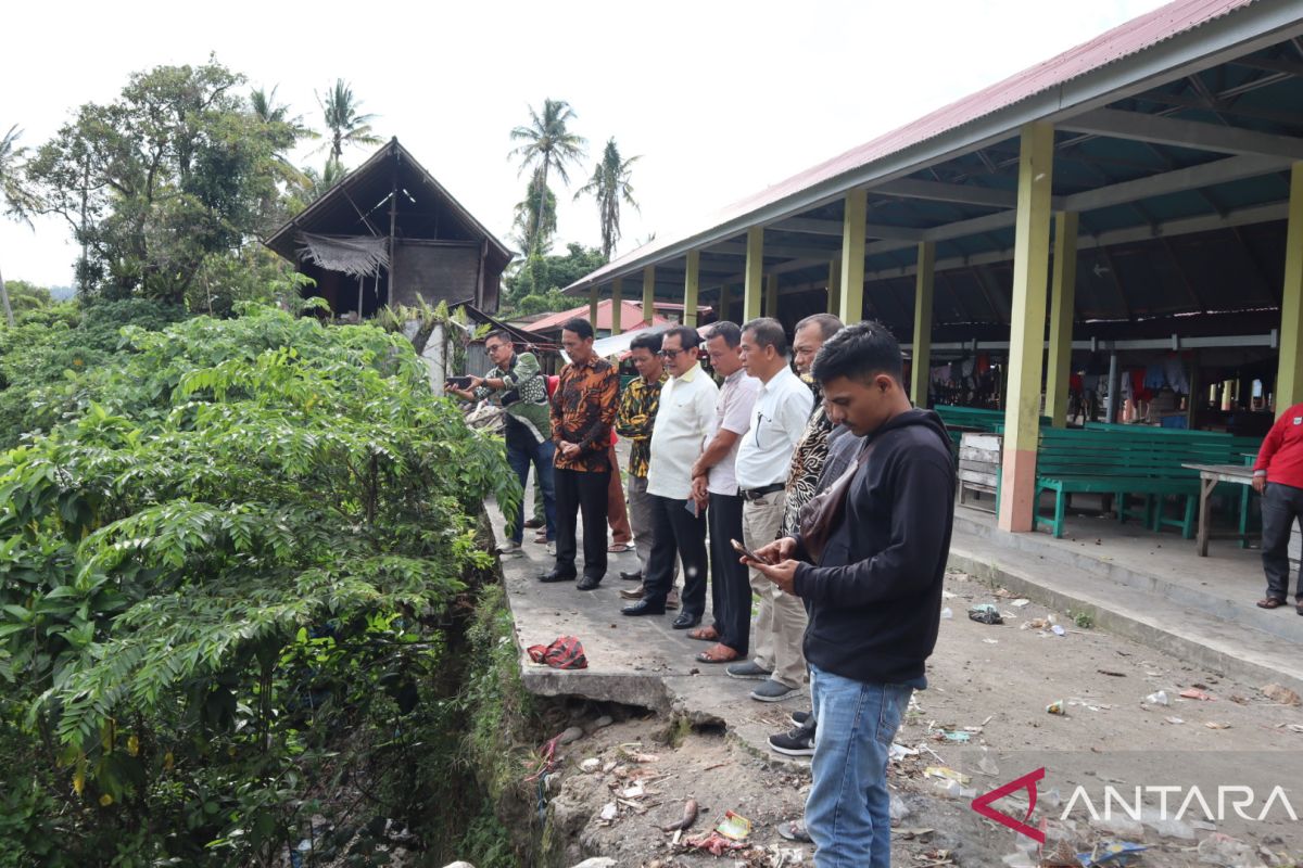 Abrasi sungai ancam pasar nagari di Padang Pariaman