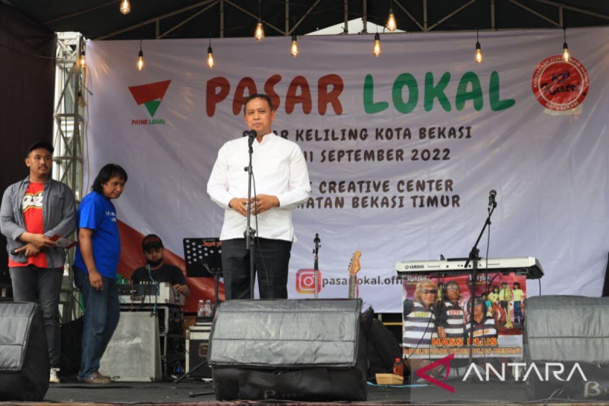 Wali Kota Bekasi buka Pasar Lokal Creative Center di Lapangan Multiguna
