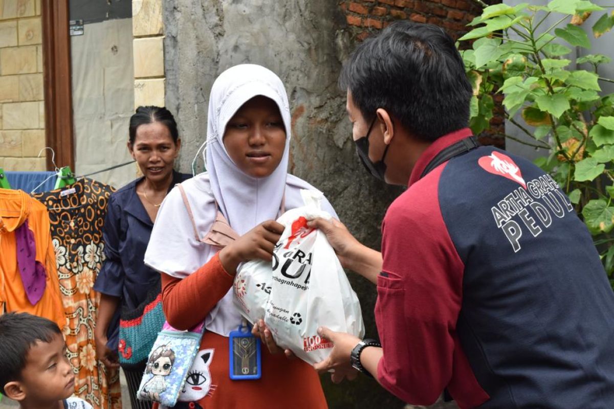 Artha Graha peduli salurkan bantuan tunai dan sembako