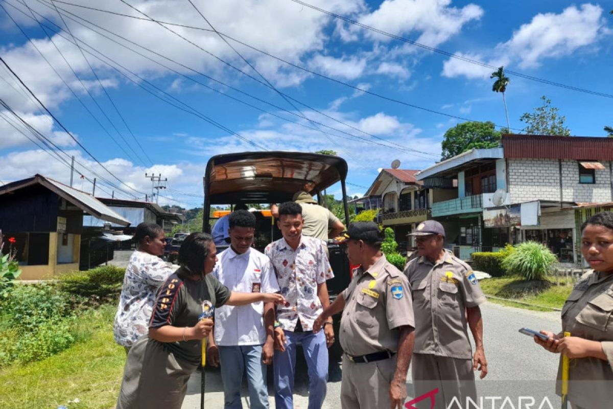 Satpol PP Manokwari jaring puluhan siswa SMP-SMA
