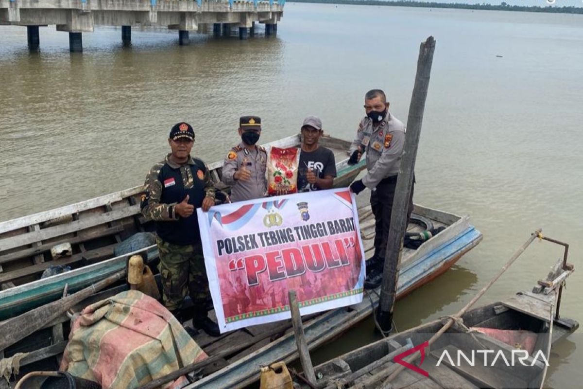 Gandeng TNI dan PP, Polres Meranti terus gencar salurkan sembako ke pencari nafkah