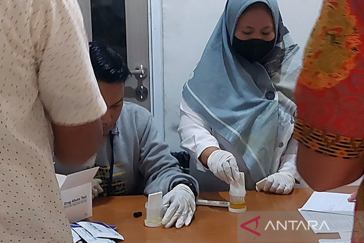 BNN Jakut tes urine 100 pegawai Imigrasi Priok