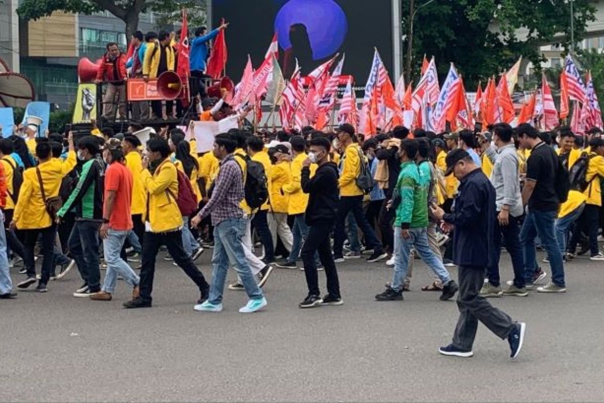 Ribuan buruh dan mahasiswa Palembang demo tolak kenaikkan harga BBM