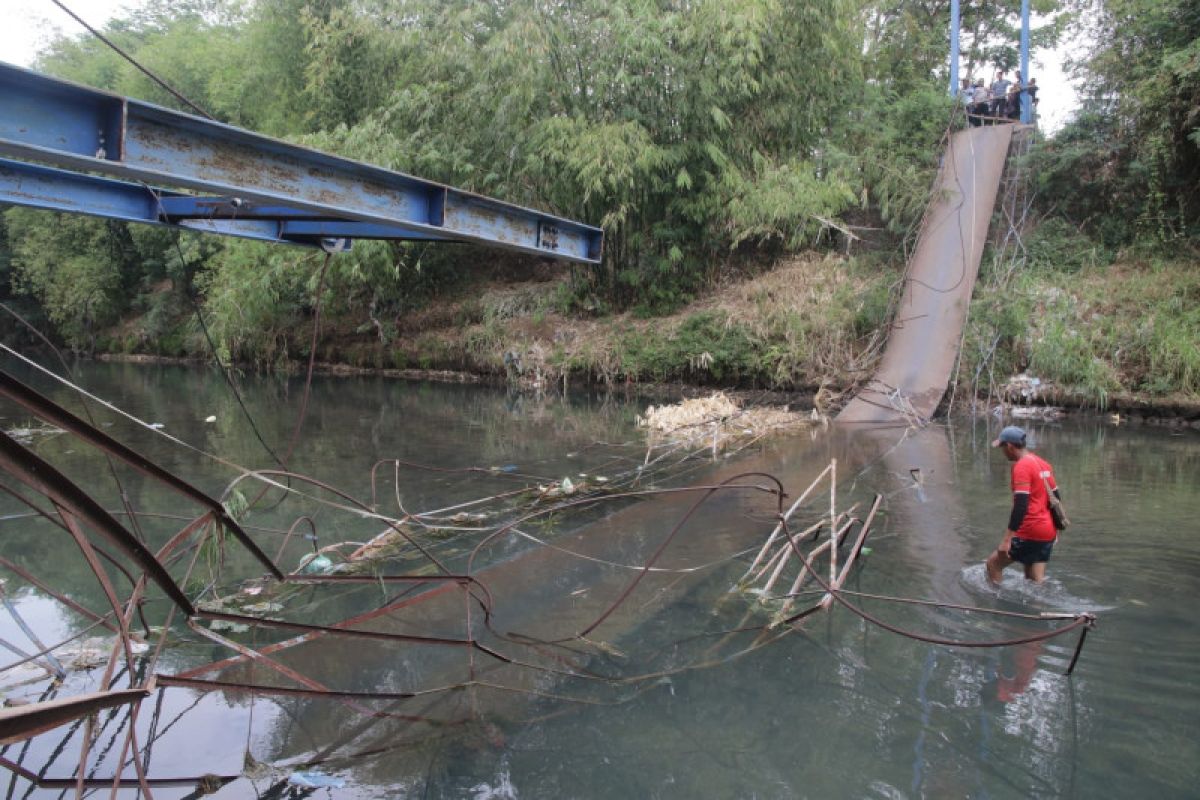 Pemkab lakukan asesmen ambruknya jembatan gantung di Probolinggo