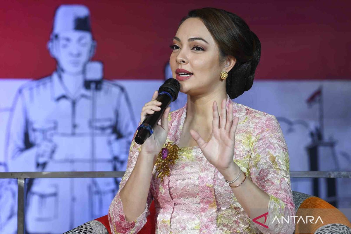 Reisa sebut kebaya bisa jadi tren seperti batik