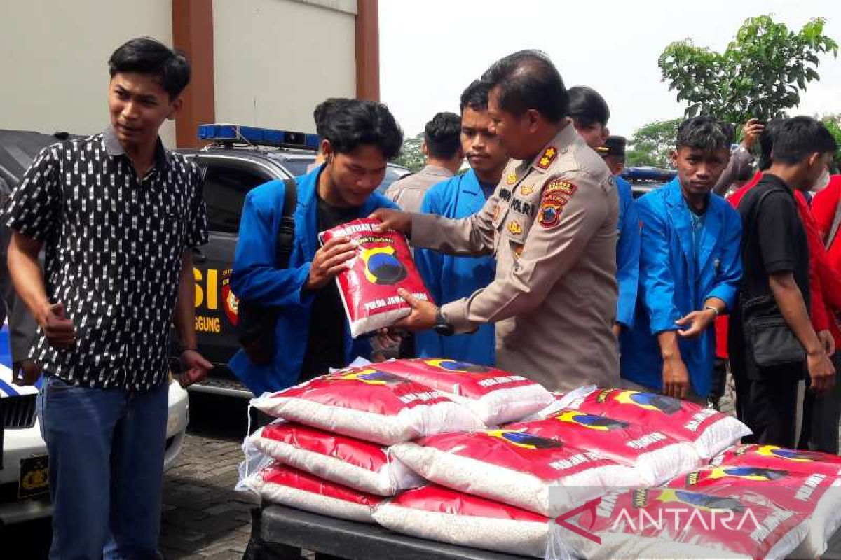 Polres Temanggung bantu paket beras untuk 2.000 warga