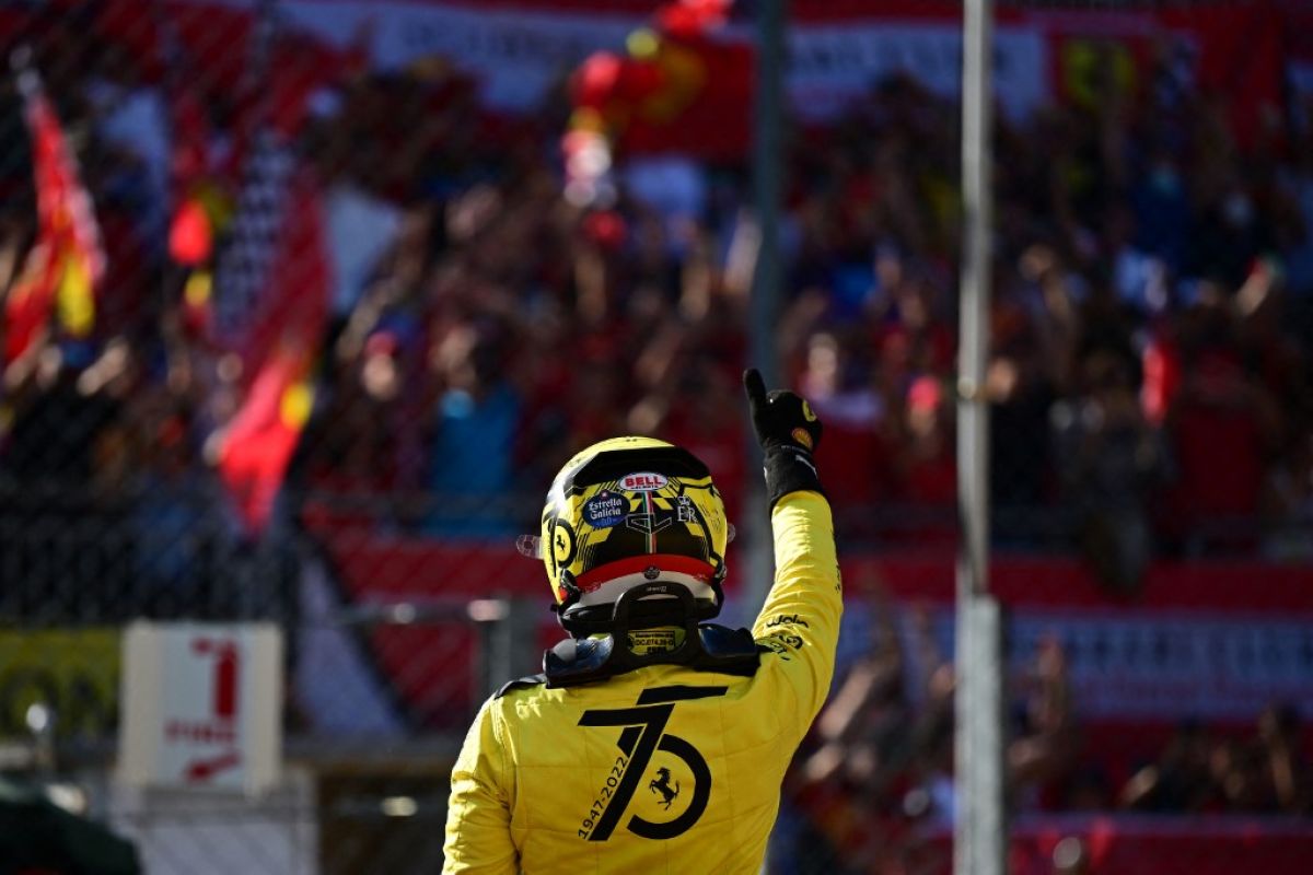 Pembalap Ferrari Leclerc rebut start terdepan F1 GP Italia