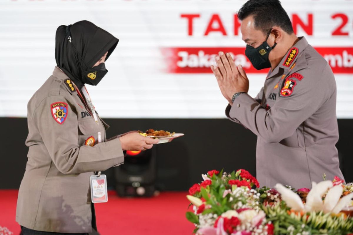 Amanah Kapolri pada hari Polwan, raih lagi kepercayaan lewat pendekatan Humanis