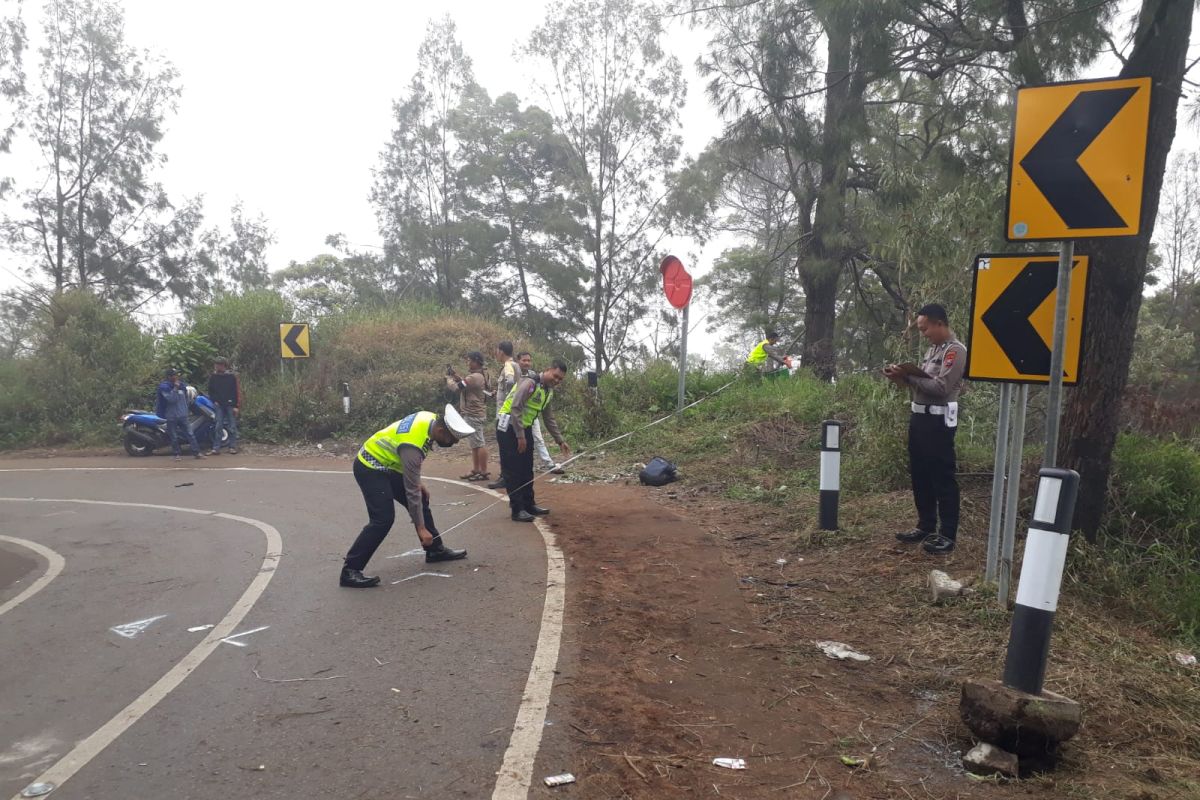 Dua orang tewas akibat kecelakaan mobil di Bukit Cinta kawasan Bromo