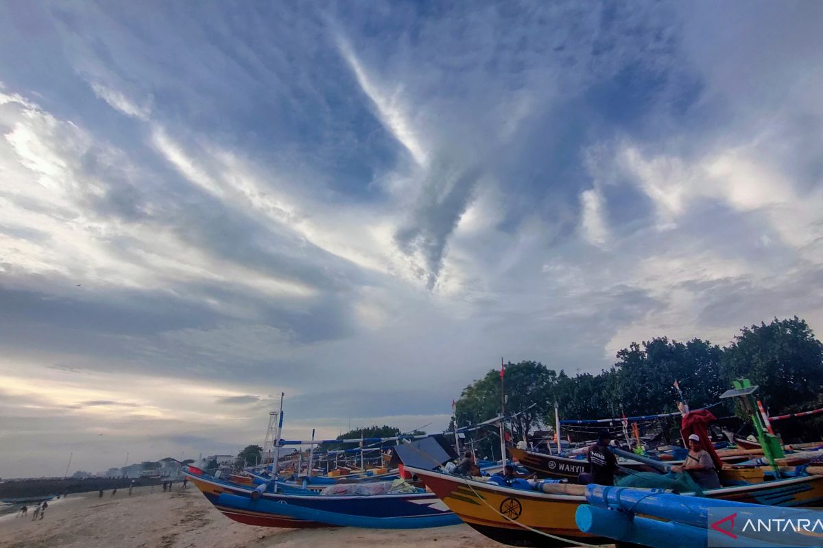 Harga ikan laut di Kalsel turun sementara