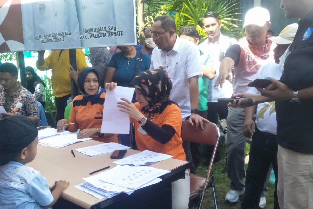 Polda Malut bersama pemerintah setempat salurkan bansos ke warga, begini penjelasannya