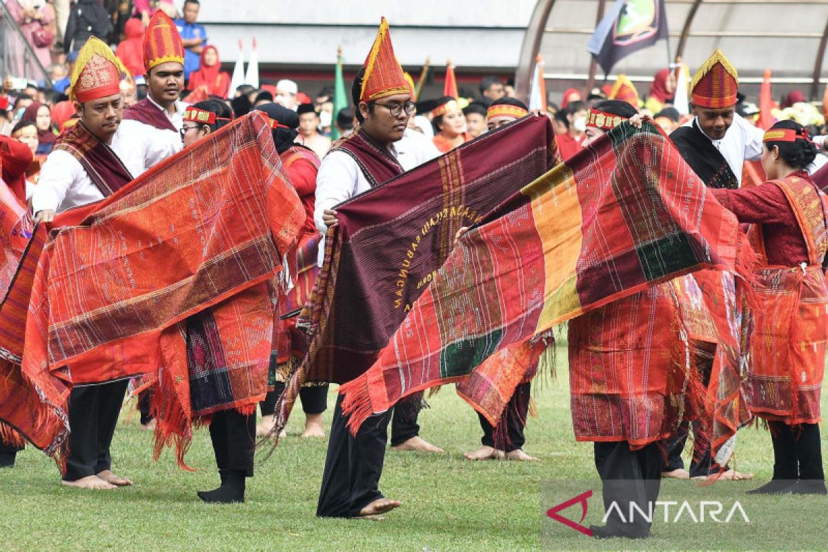 Aneka atraksi seni disuguhkan dalam "Pesona Nusantara Bekasi Keren"