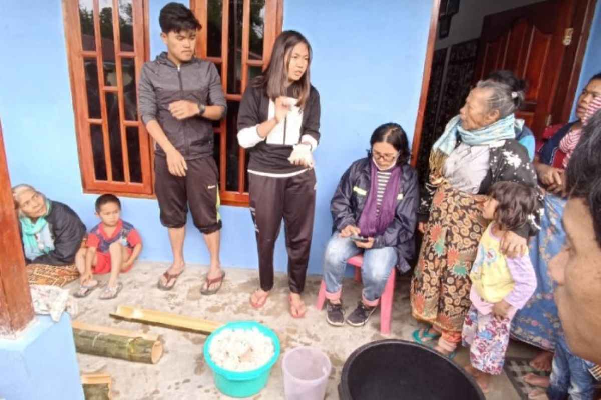 Tangani penyakit pada tanaman, petani Humbahas apresiasi mahasiswa Polbangtan Medan