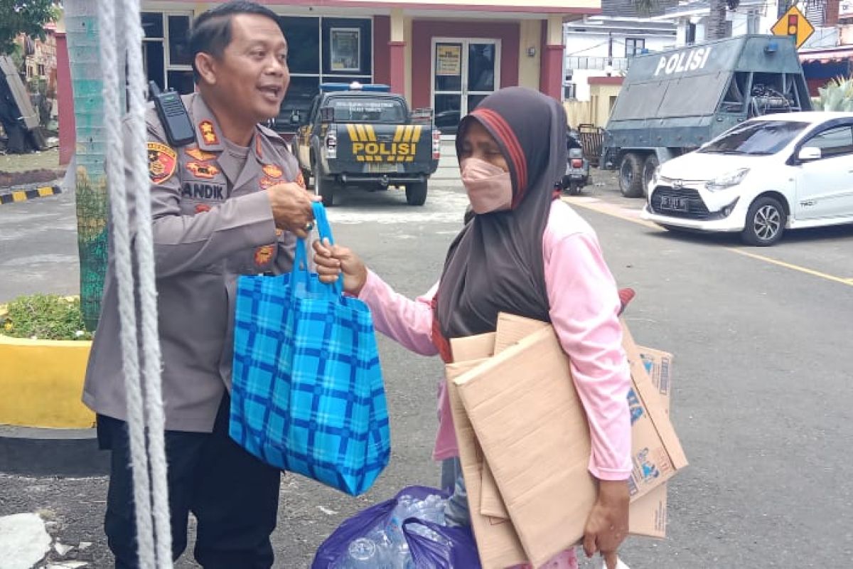 Warga Ternate terima penyaluran bansos dampak kenaikan BBM