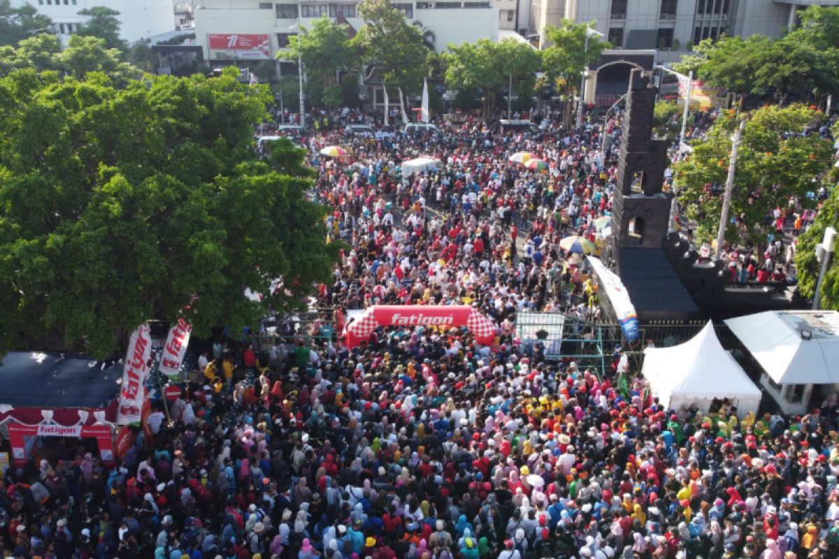 Antusias warga Jateng ikut jalan sehat sambut Muktamar ke-48 Muhammadiyah-'Aisyiyah