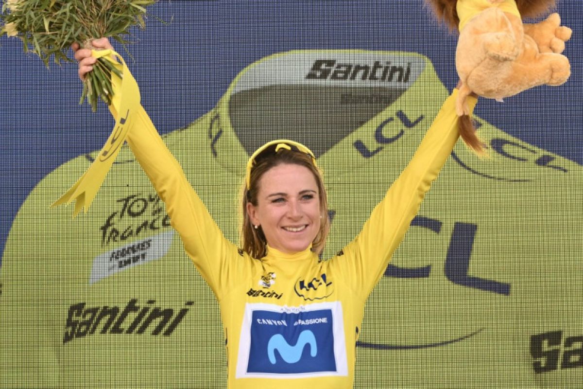 Pebalap sepeda Annemiek Van Vleuten juarai Vuelta putri