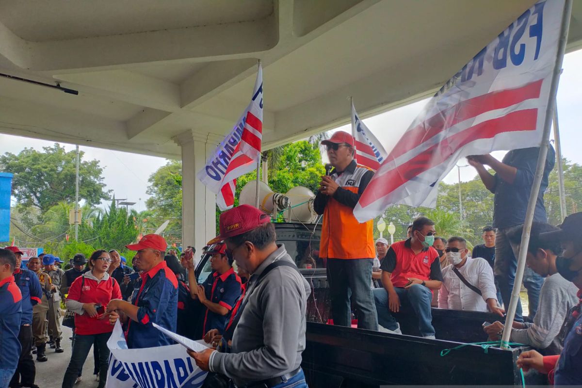 KSBSI Sulut tuntut pemkot Manado selesaikan   masalah karyawan PD pasar