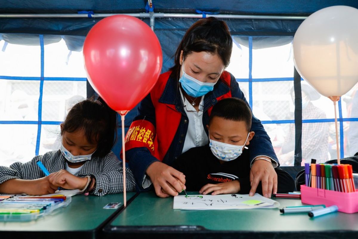 Melihat lebih dekat "kelas tenda" di Luding China yang dilanda gempa
