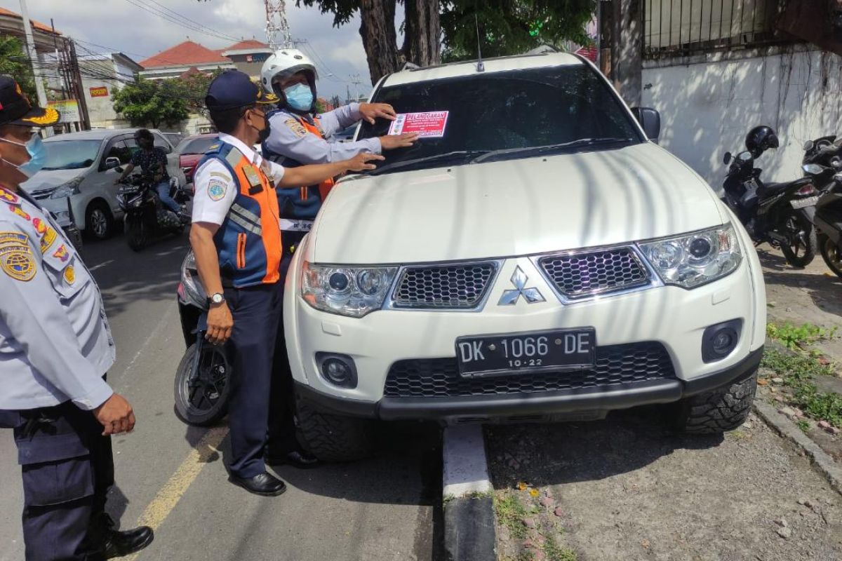 Dishub Denpasar Bali tertibkan 35 pelanggar parkir di jalan protokol