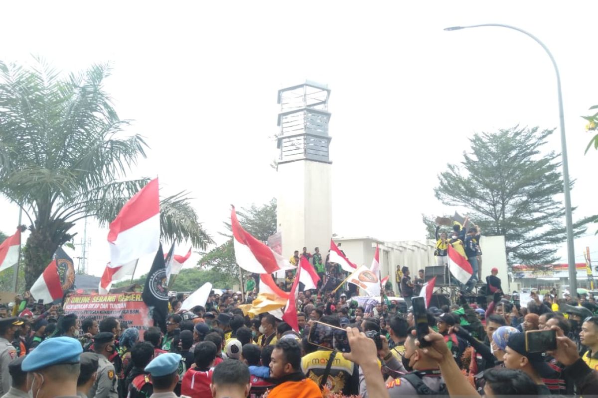 Unjuk rasa pengemudi ojek online di Banten berlangsung damai