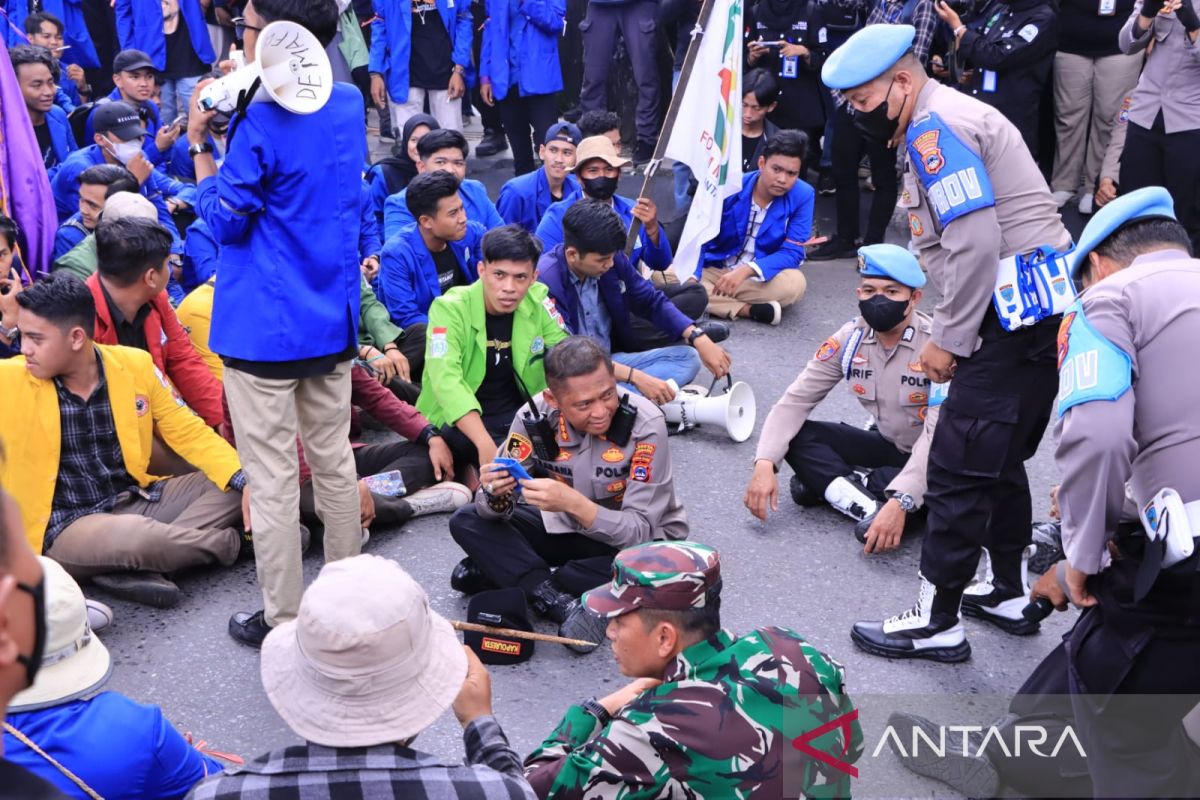 Polresta lakukan pendekatan humanis kawal demo kenaikan BBM dengan damai di Banjarmasin