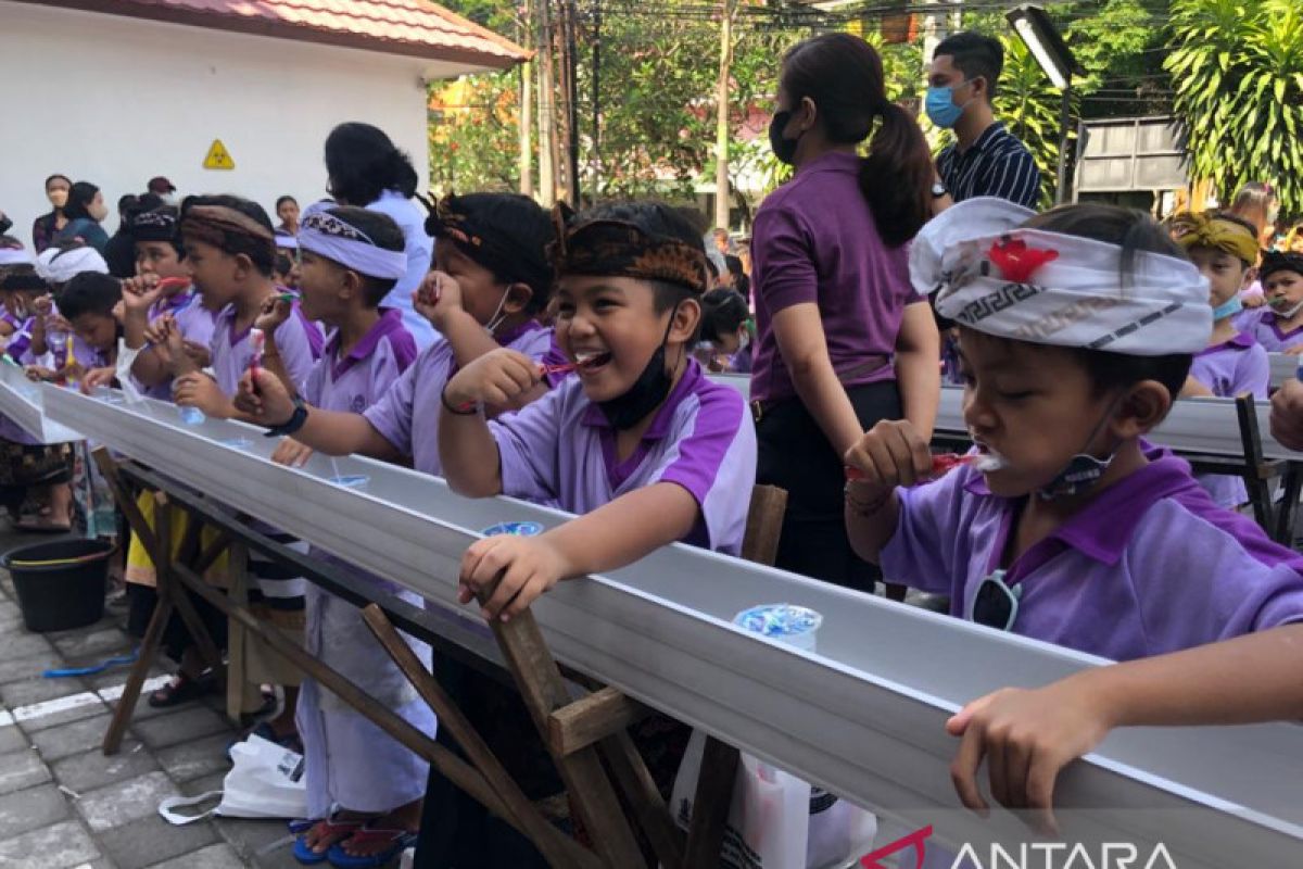 1.000 murid SD sikat gigi bersama rayakan HKGN 2022 di Bali