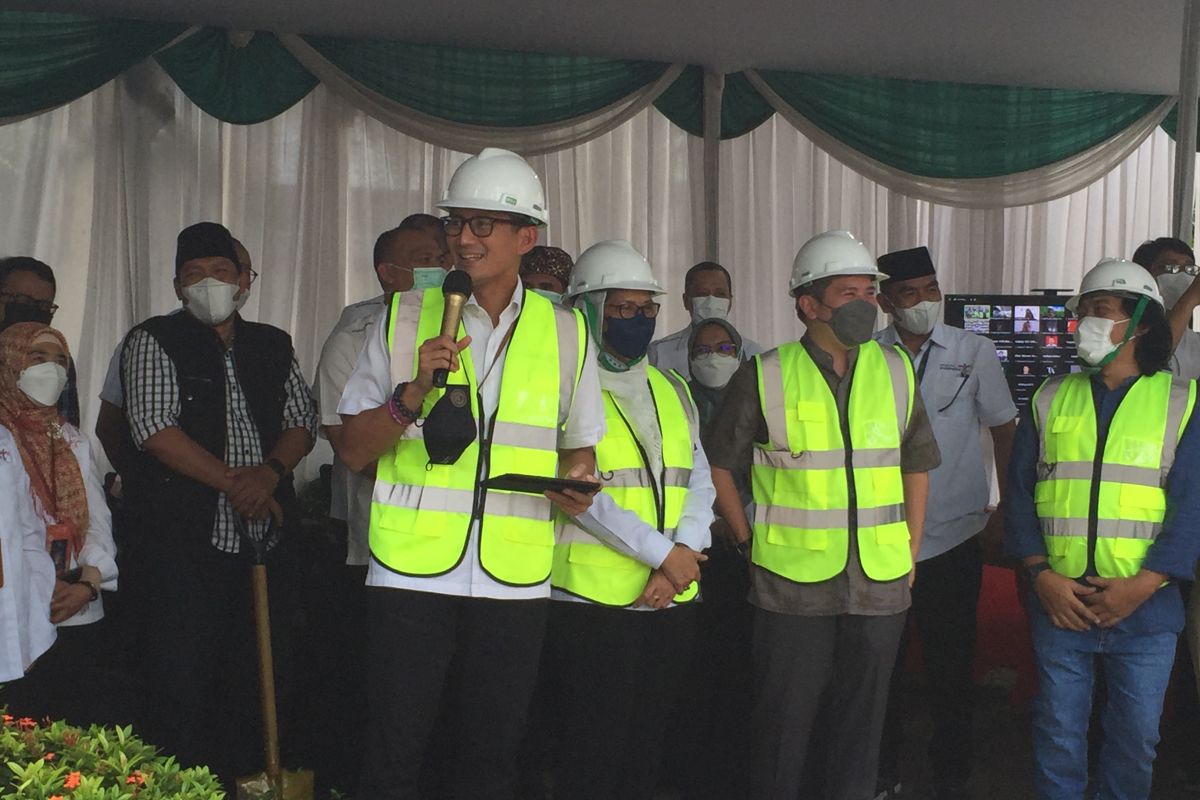 Sandi Uno groundbreaking pembangunan masjid di gedung Kemenparekraf