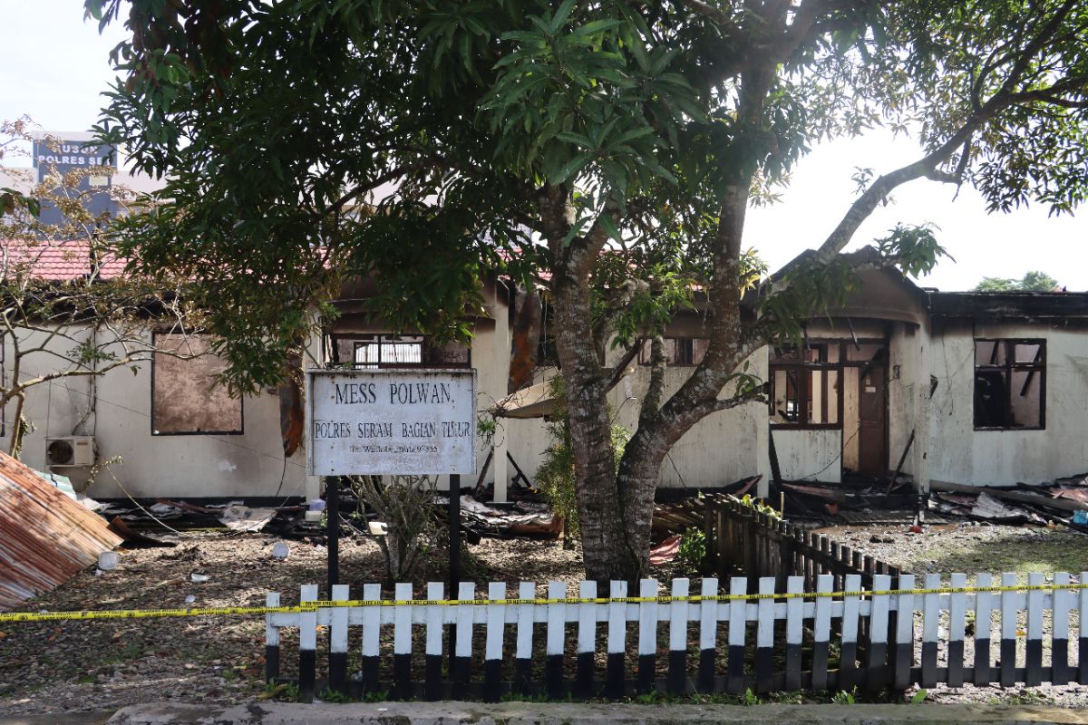 empat rumah dinas Polres SBT terbakar diduga karena arus pendek listrik