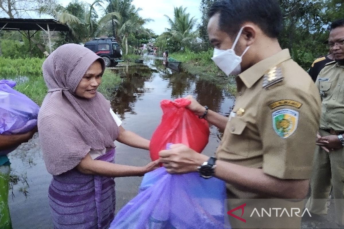 Wali Kota Palangka Raya salurkan paket bantuan untuk korban banjir
