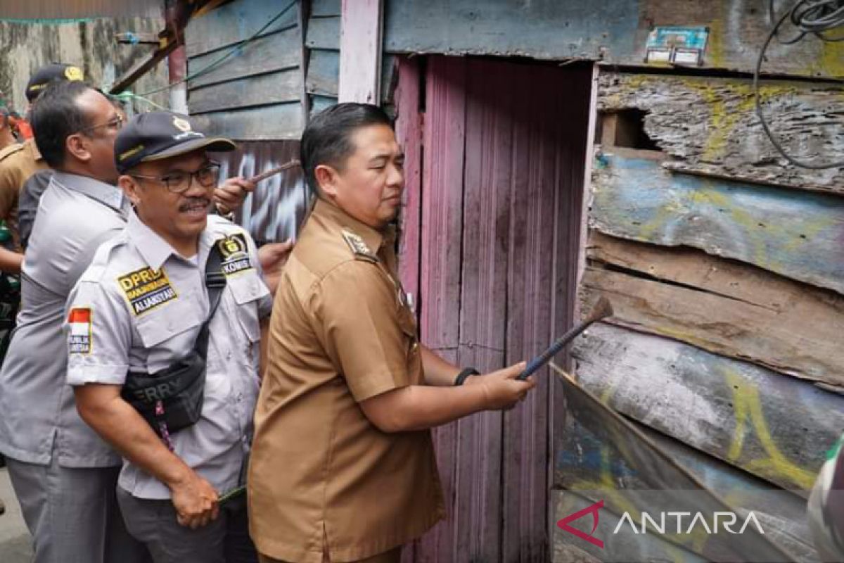 Wali Kota Banjarmasin bongkar 124 rumah untuk diperbaiki