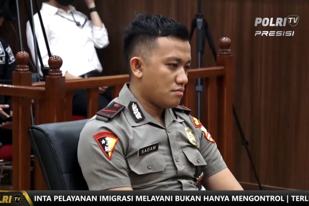 Polisi tembak polisi, Ajudan Ferdy Sambo terima putusan demosi sidang etik Polri