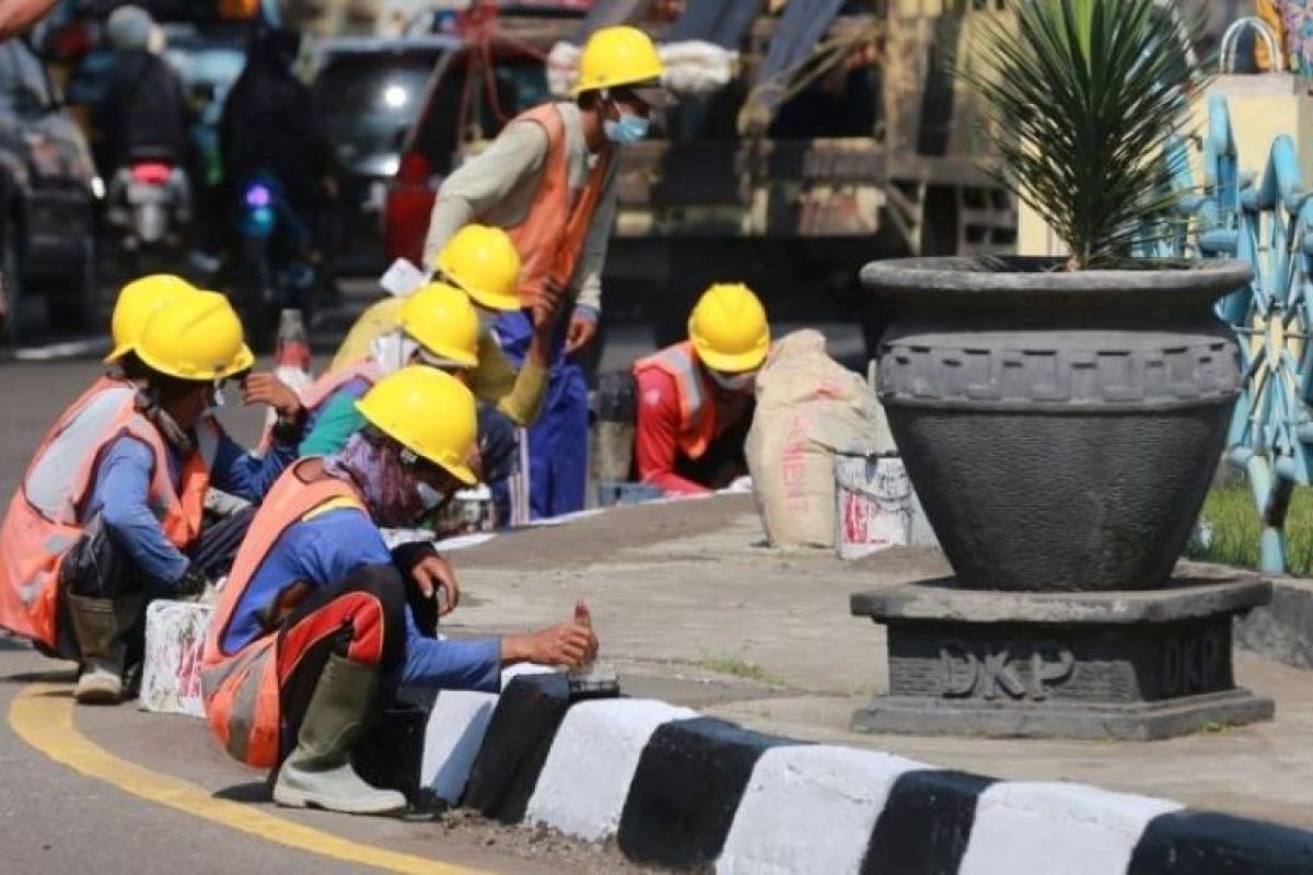 Kementerian PUPR memproyeksikan padat karya tunai menyerap 2,888 juta orang tenaga kerja