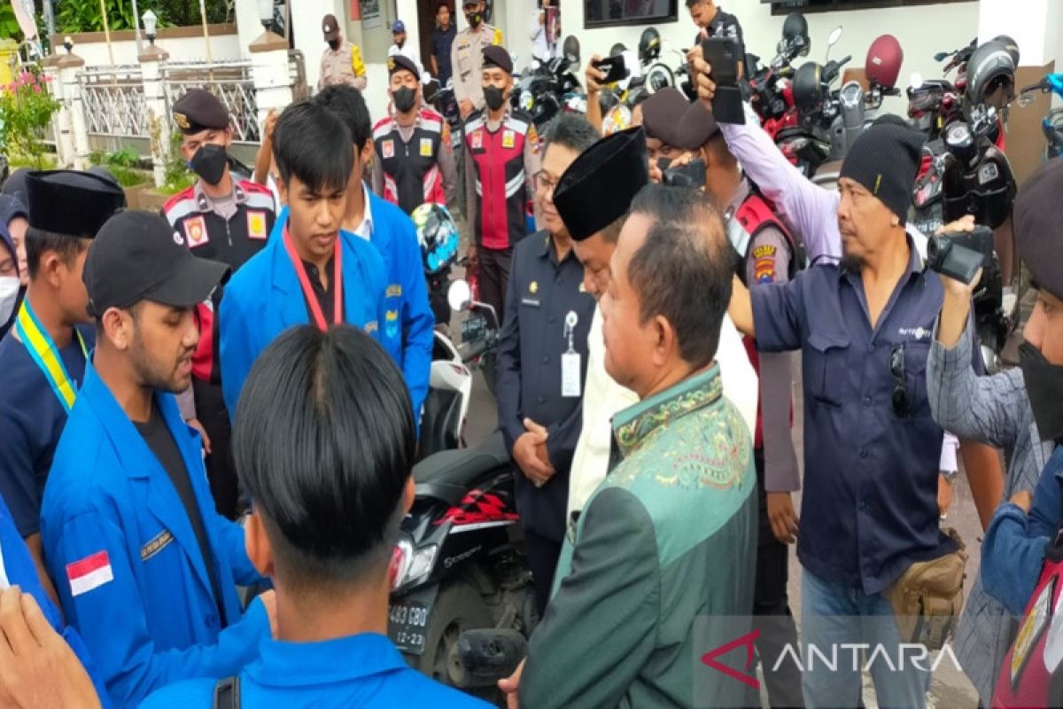 Wakil ketua DPRD Kotabaru ajak rembuk pengunjuk rasa