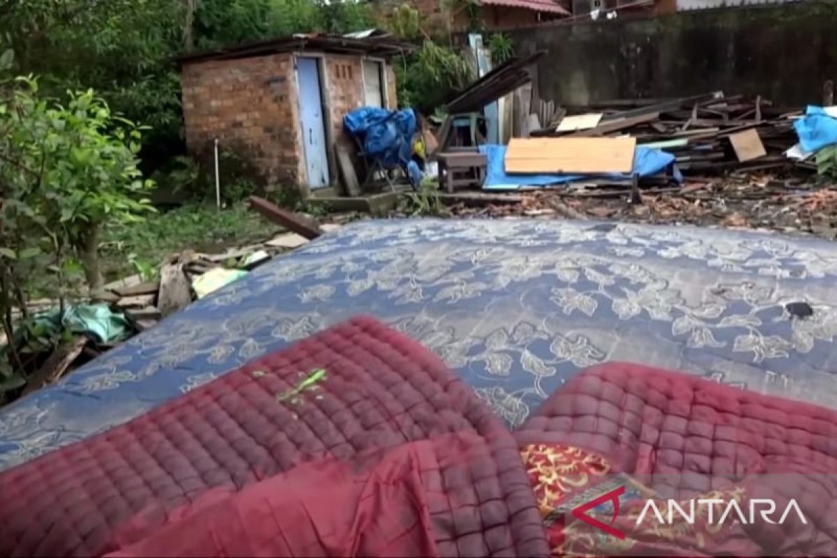 Pemkot Palembang perbaiki rumah warga terdampak bencana