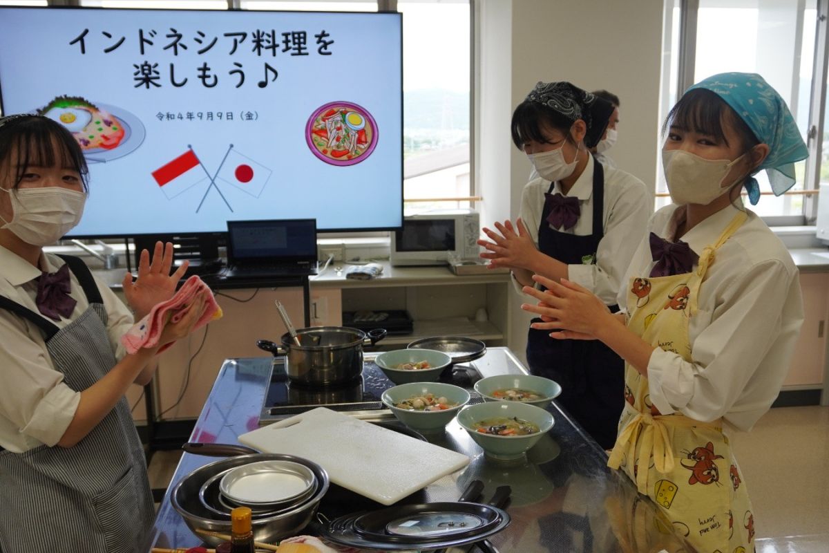 Siswa SMA Bunka Nara-Jepang ikuti kegiatan memasak kuliner Indonesia