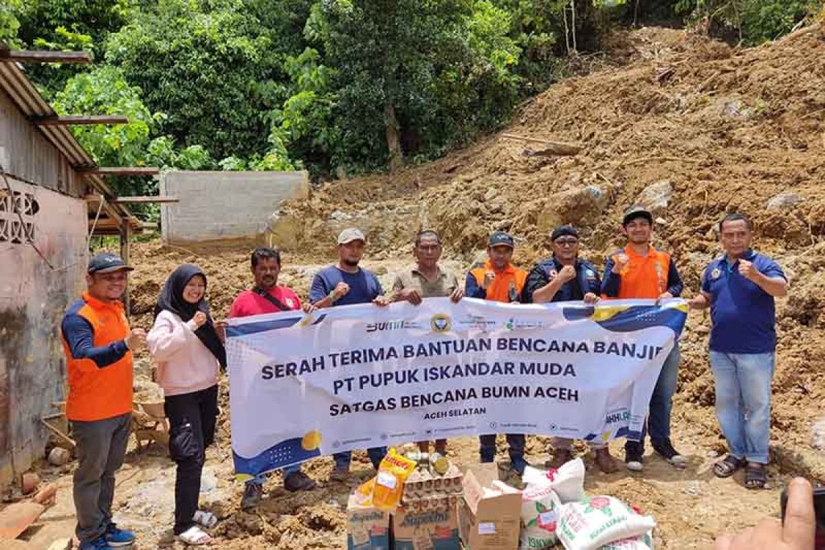 Bupati Aceh Selatan terima bantuan banjir dari PT Pupuk Iskandar Muda