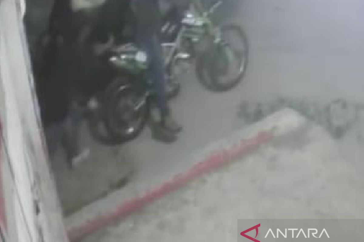 Kawanan bandit terekam CCTV curi motor di Deliserdang