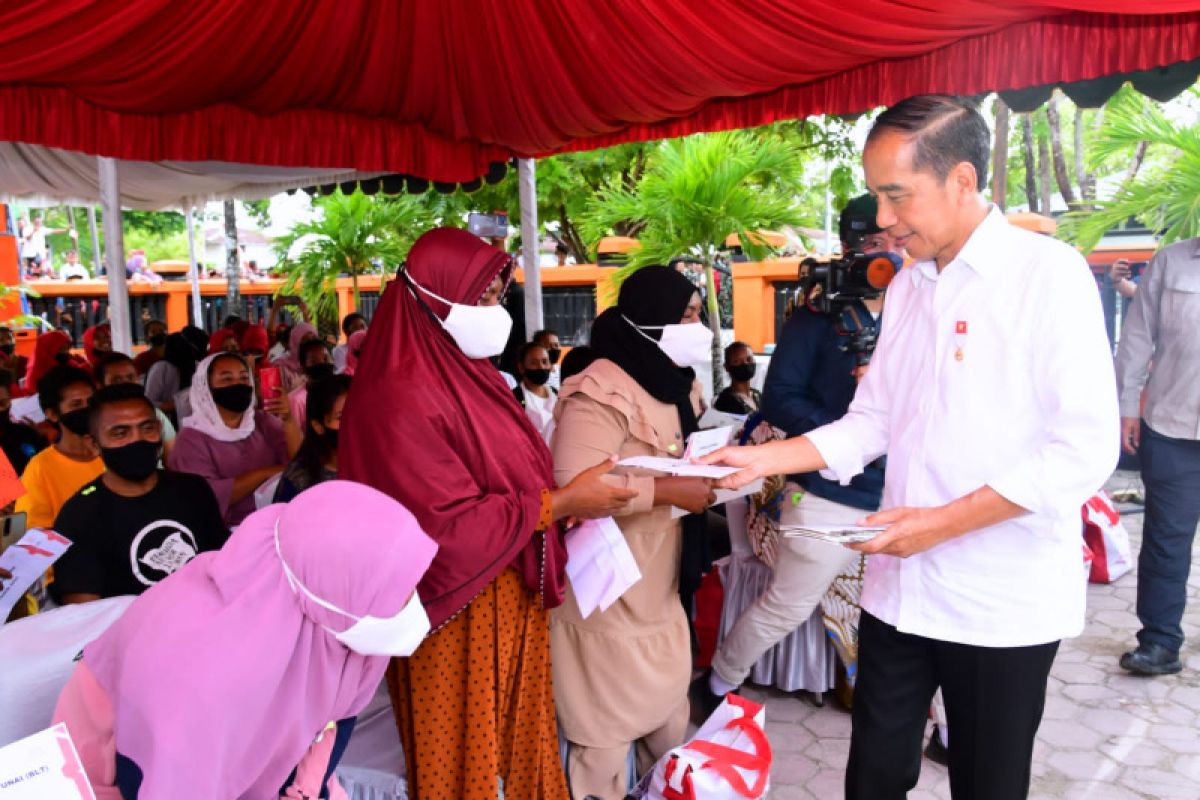 Presiden Jokowi tinjau penyaluran bansos di Maluku Tenggara, begini penjelasannya