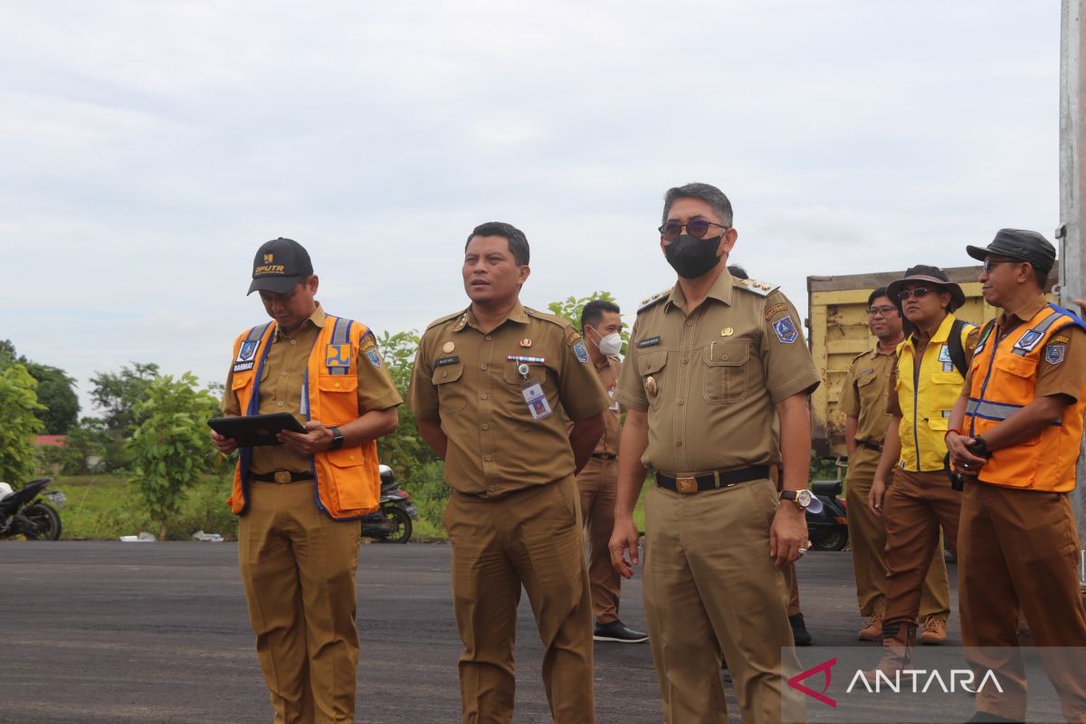 Wabup HSS tinjau pembangunan venue voli indoor dan pasir