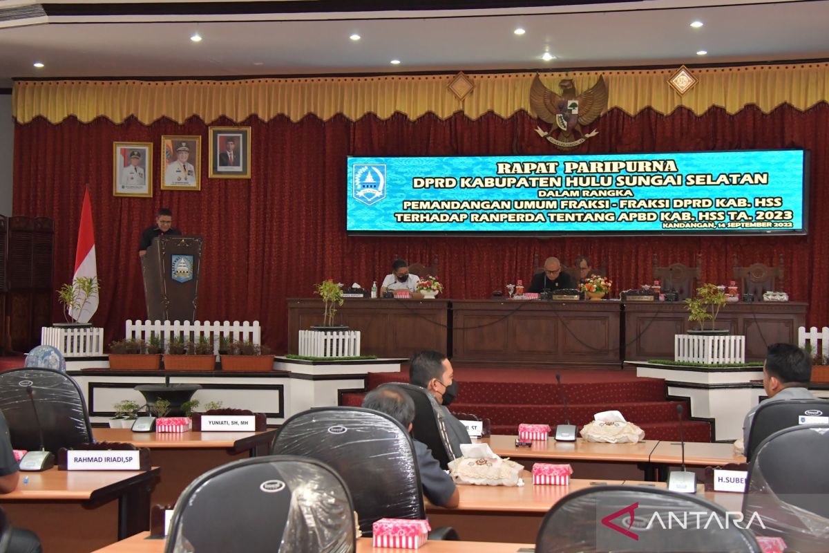 Fraksi-fraksi DPRD HSS sampaikan pemandangan umum Raperda APBD 2023